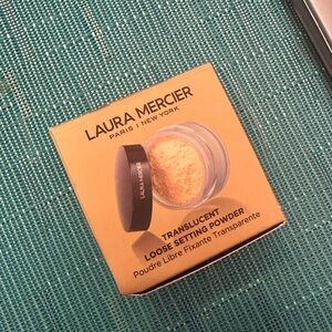 Laura Mercier Setting Powder in Translucent Honey MINI SIZE
